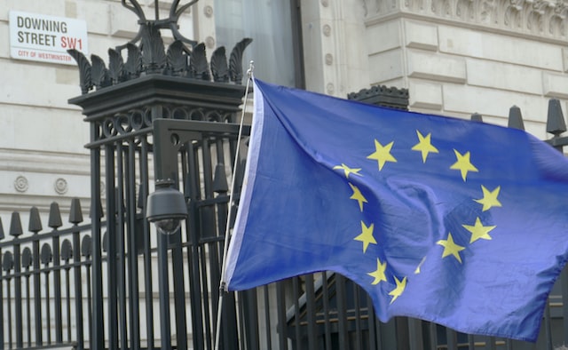 Image of EU flag outside 10 Downing Street